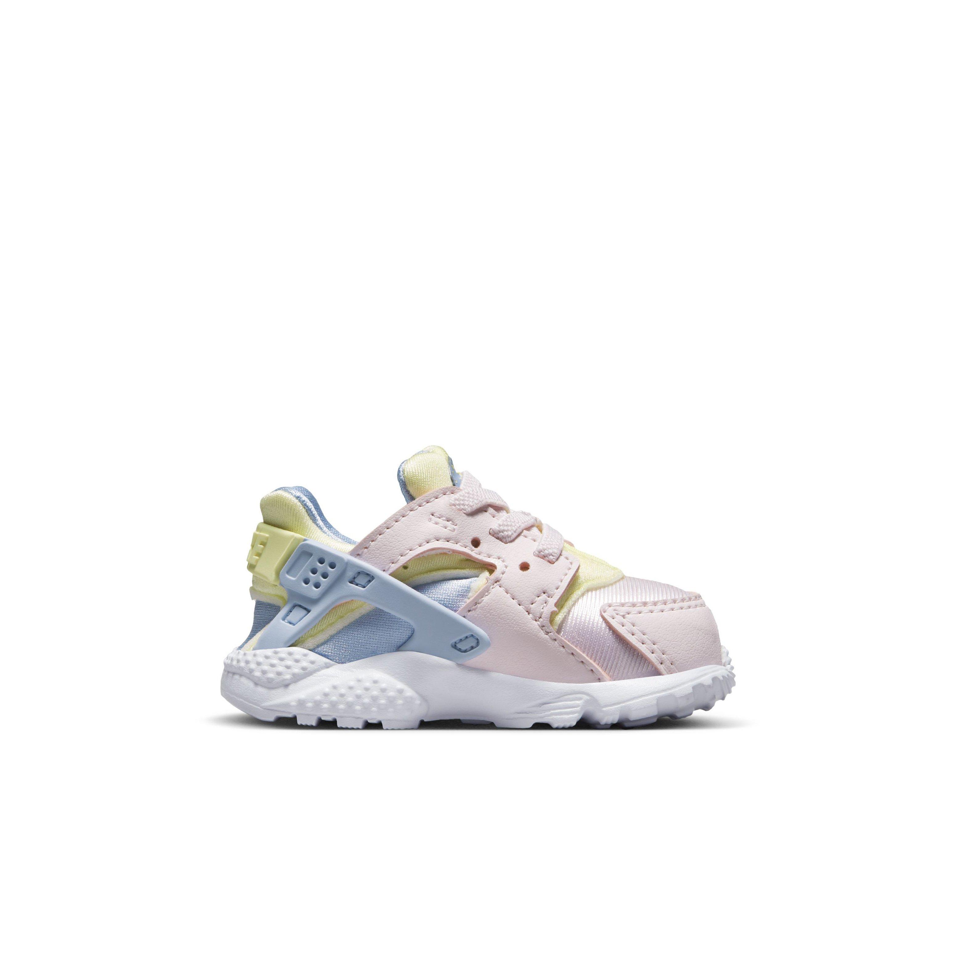 Infant pink nike huarache best sale